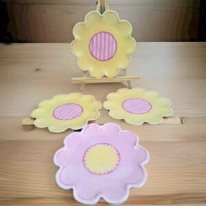 Set of 5 Pottery Barn Kids Melamine Flower Shaped Pastel Spring Easter Plates